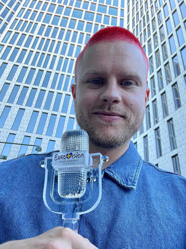 Lasse Nymann with the Eurovision trophy